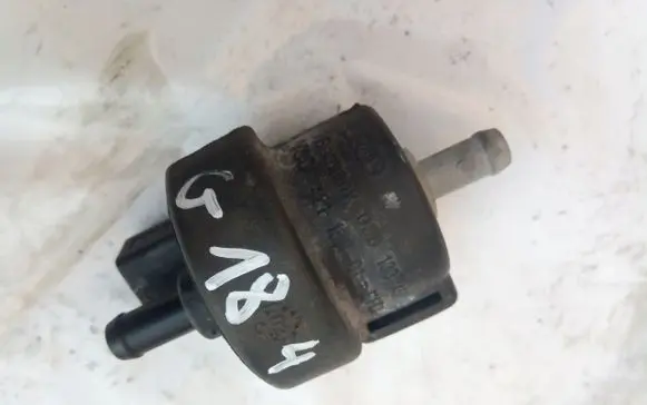 Volkswagen Golf V Vacuum valve 05B133459