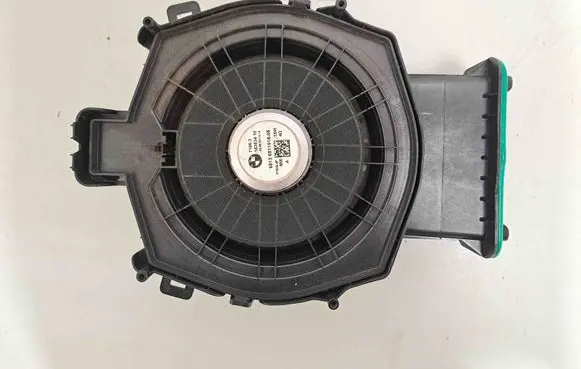 BMW X4 G02 Subwoofer speaker 6811918