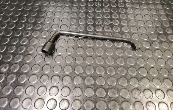 Peugeot 308 Wheel nut wrench 