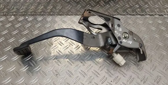 Toyota Avensis T250 Brake pedal