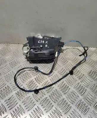 Mercedes-Benz Vito Viano W639 Front door lock A6397201000