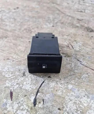 Skoda Octavia Mk1 (1U) Fuel tank opening switch 