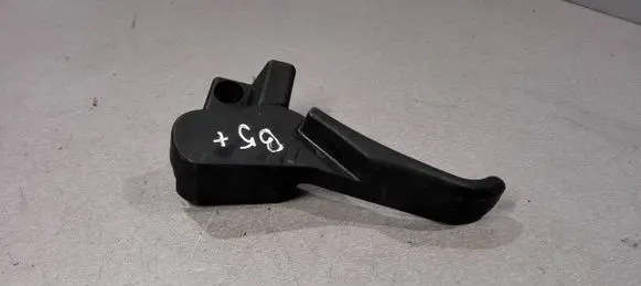 Volkswagen PASSAT B5.5 Engine bonnet (hood) release handle 3B1823533