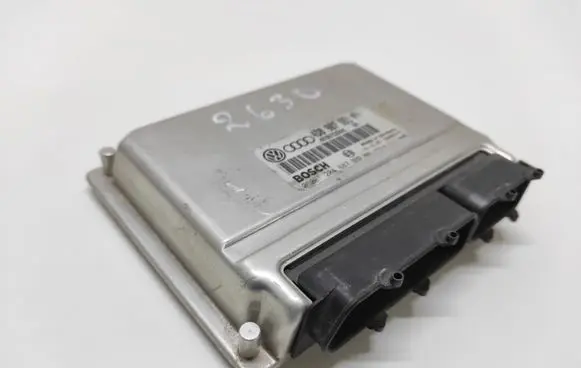 Volkswagen PASSAT B5 Engine control unit/module 4D0907551F 0261204687