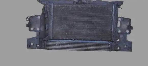 Renault Megane III Radiator support slam panel
