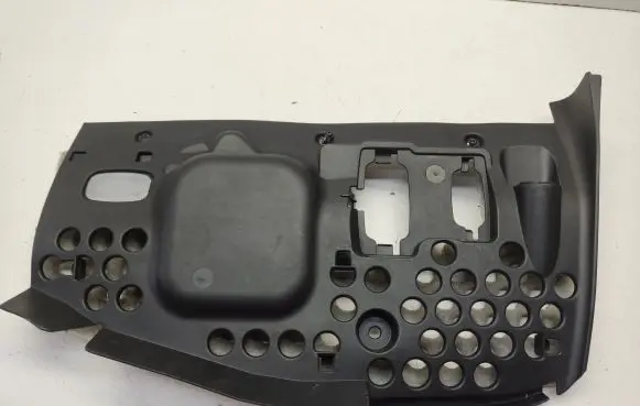 Mercedes-Benz ML W164 Dashboard lower bottom trim panel A1646800517