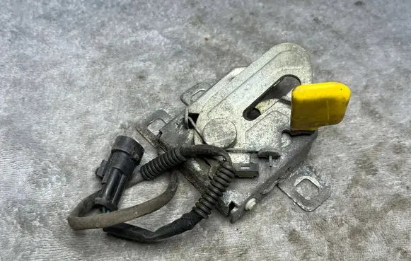 Alfa Romeo 156 Rear glass lock/latch X139 50509835
