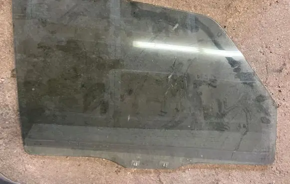 Mitsubishi Pajero Front door window glass four-door