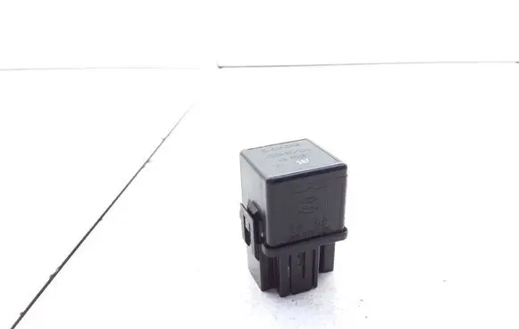 Volvo S40, V40 Other relay MB953381 V23134B52X240