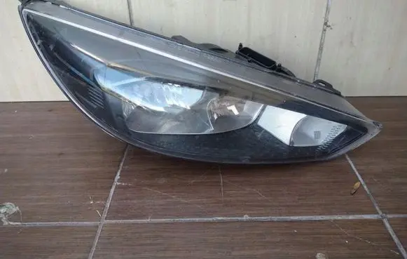 Ford Focus Headlight/headlamp