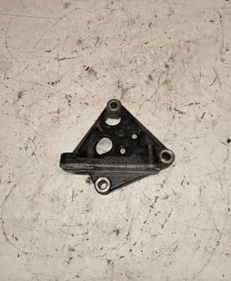 Toyota Prius (XW50) Engine mounting bracket 37060