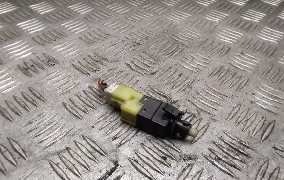Mercedes-Benz B W245 Brake pedal sensor switch A0015456709