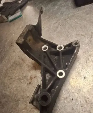 Volkswagen Transporter - Caravelle T4 Power steering pump mounting bracket 074199207