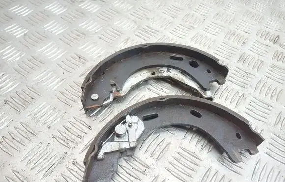 Land Rover Discovery 3 - LR3 Handbrake/parking brake pads 