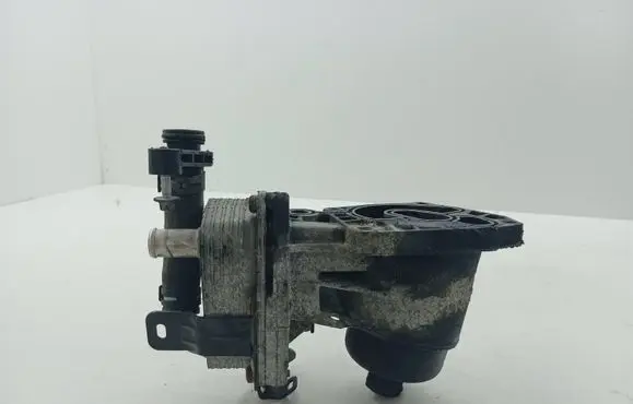 Peugeot 4007 Oil filter mounting bracket