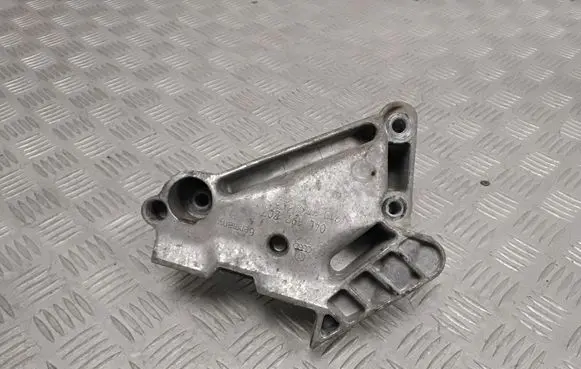 Volkswagen Golf VII Engine mounting bracket 04L199207