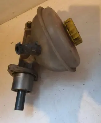 Audi A4 S4 B5 8D Master brake cylinder 4D0611351