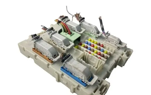 Ford Focus Fuse module 97RI010012