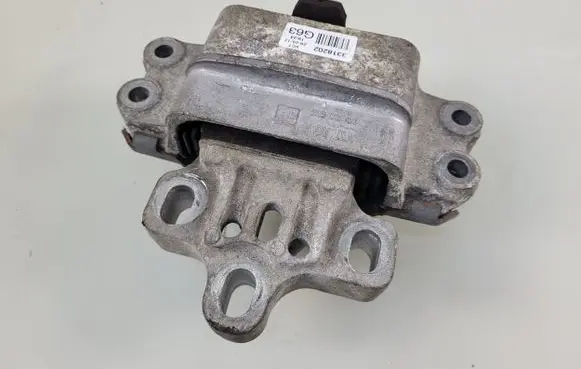 Volkswagen PASSAT B7 Engine mount bracket 1K0199555