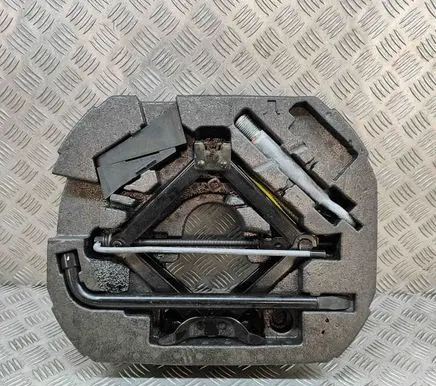 Jaguar XF X250 Tool set 1R8A17032AB 8W8317B043AB
