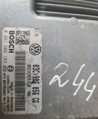 Volkswagen Golf V Engine control unit/module 03C906056CG 1039S12228 0261S02183