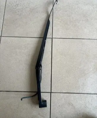 Chevrolet Corvette C7 Front wiper blade arm 8470