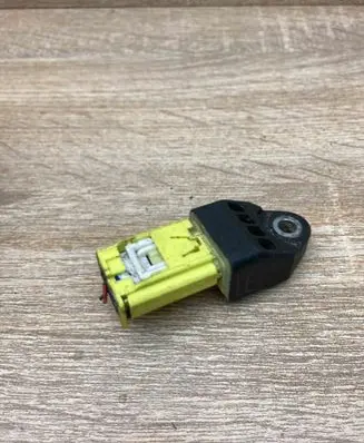 Toyota Prius (XW20) Airbag deployment crash/impact sensor 8983152030 WithPlug