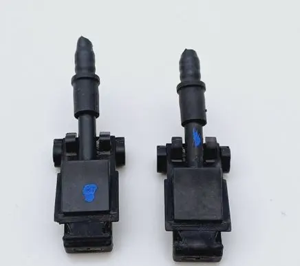 Volkswagen Golf IV Windshield washer spray nozzle 3B0955985C