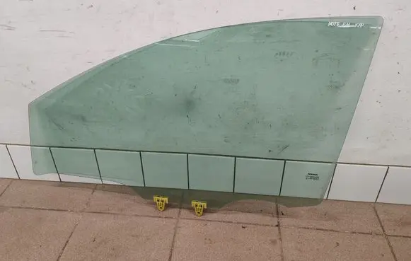 Nissan Note (E11) Front door window glass four-door