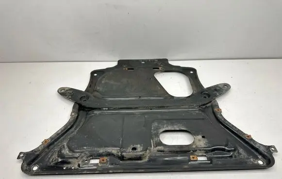 BMW 4 F32 F33 Engine splash shield/under tray 6860841