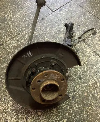 BMW 5 E60 E61 Front wheel hub