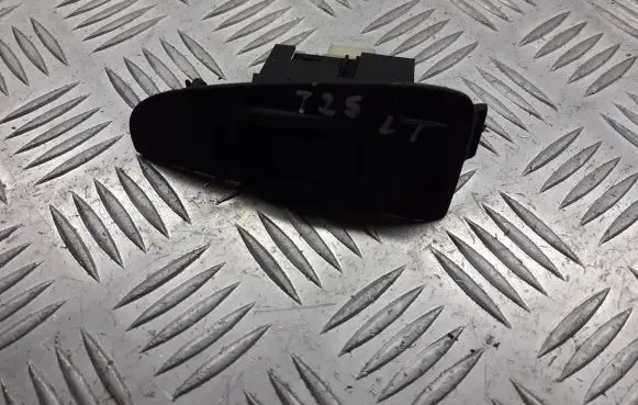 Toyota Avensis T250 Quarter vent window switch 74272-05020