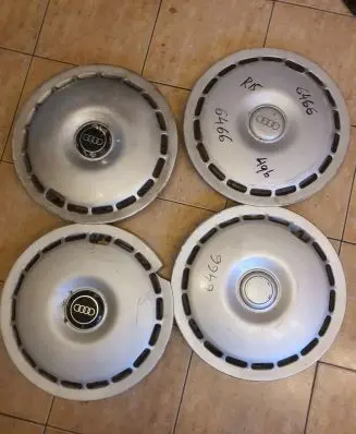Audi 80 90 S2 B4 R15 wheel hub/cap/trim 4A0601147