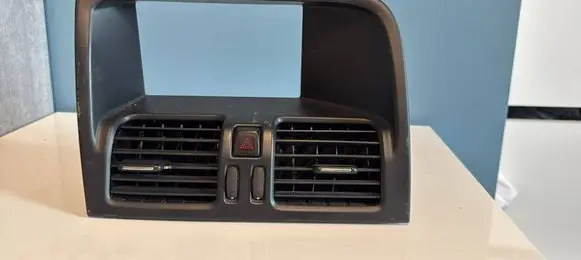 Volvo XC60 Dash center air vent grill 1284824