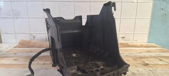 Battery box tray