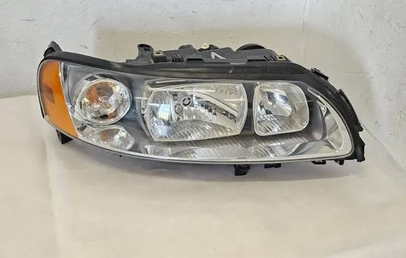 Volvo XC70 Headlight/headlamp 30698836 89900266