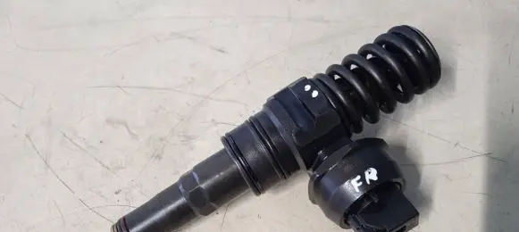 Audi A4 S4 B6 8E 8H Fuel injector 038130073BN