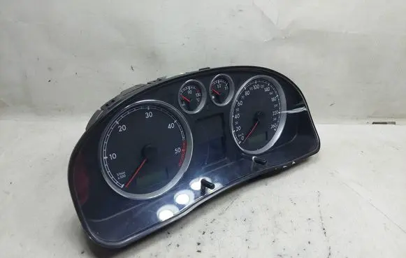 Volkswagen PASSAT B5.5 Speedometer (instrument cluster) 3B0920829A