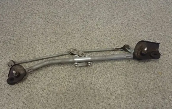Toyota Corolla E120 E130 Front wiper linkage 
