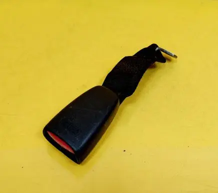 Mitsubishi Carisma Middle seatbelt buckle (rear) 