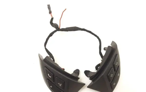 Steering wheel buttons/switches