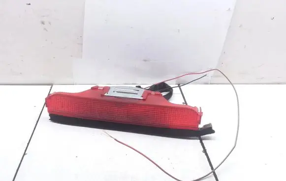 Nissan Almera Tino Third/center stoplight 029021