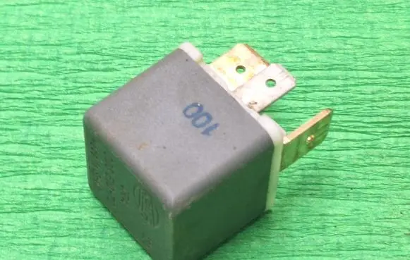 Mercedes-Benz Vito Viano W638 Other relay 00351070