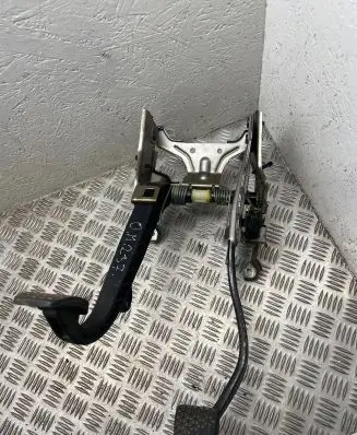 Opel Meriva A Pedal assembly 