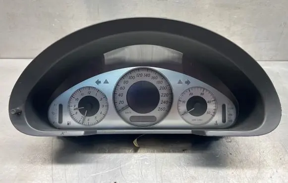 Mercedes-Benz E W211 Dashboard trim A2116890439 P0081619