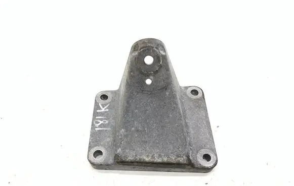 Engine mounting bracket