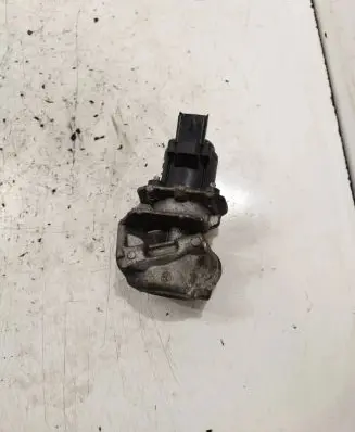 Volvo V70 EGR valve V29010703 811500678