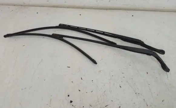 Citroen C4 I Front wiper blade arm