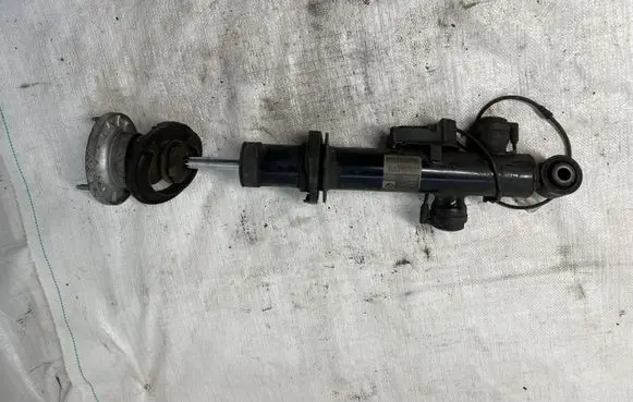 BMW 6 F12 F13 Shock absorber/damper/air suspension 6857698