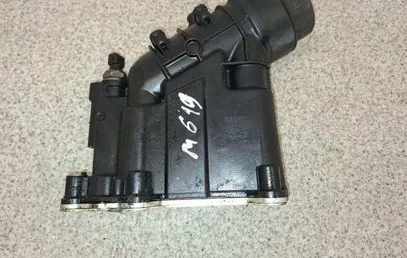 BMW 1 E81 E87 Oil filter mounting bracket 70346292 517506
